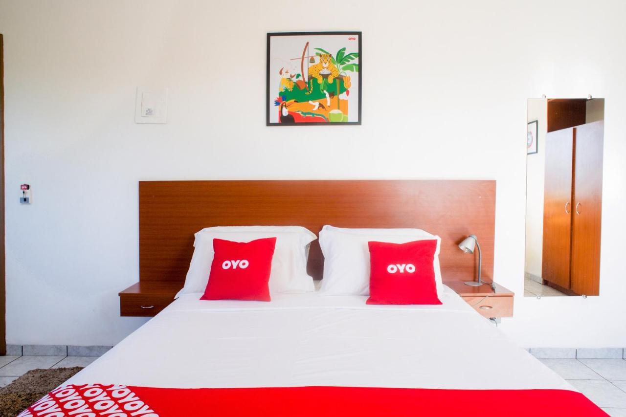 Hotel Oyo Athenas 3*