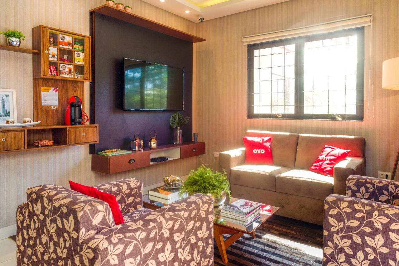 Hotel Oyo Athenas 3*