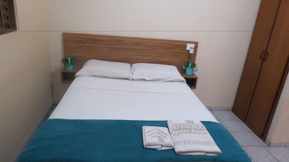 Oyo Athenas Hotel