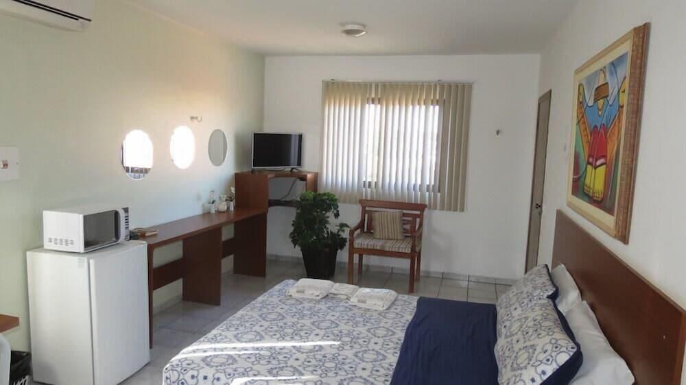 Oyo Athenas Hotel 3*