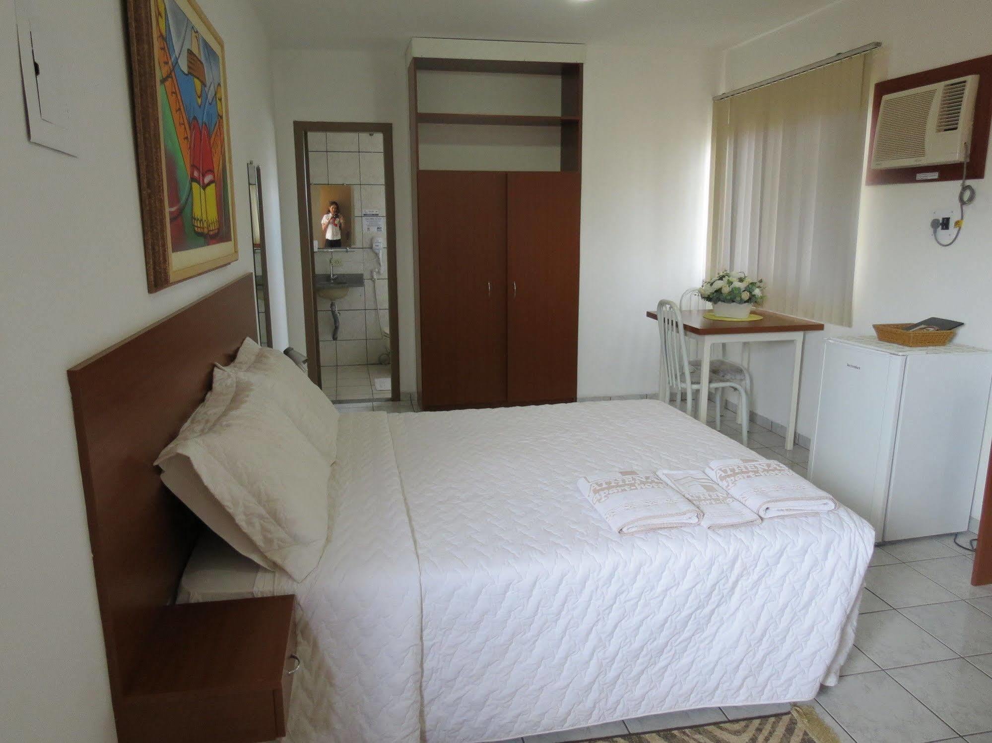Oyo Athenas Hotel 3*