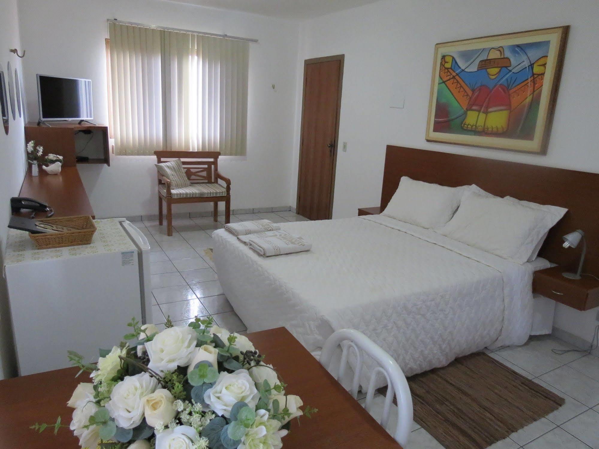 Hotel Oyo Athenas 3*